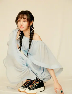 郑爽双麻花辫灵动可爱写真图片