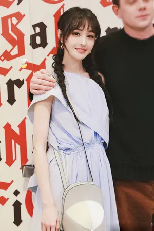 郑爽双麻花辫灵动可爱写真图片_3