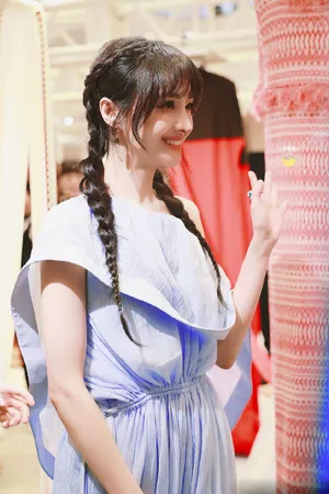 郑爽双麻花辫灵动可爱写真图片_4