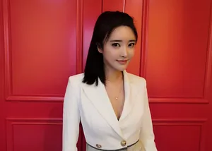 张璇时尚干练写真图片
