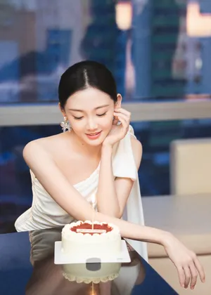 苗苗清秀甜美生日写真图片_1