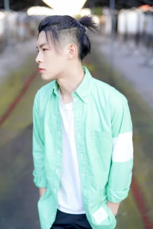 朱元冰清爽休闲风写真图片