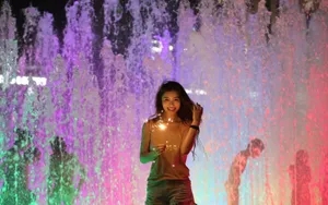 葛天背心短裤性感夜景图片_3