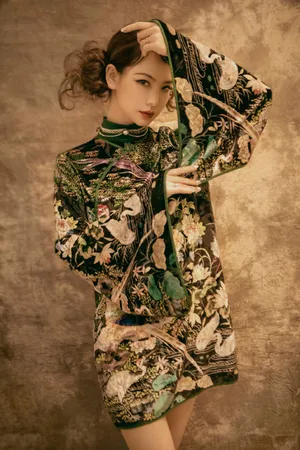 戚薇旗袍复古性感写真图片_21