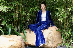 黄梦莹蓝丝绒西装性感图片_5