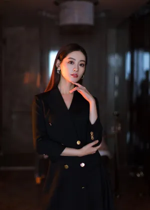 祝绪丹气质性感活动照图片