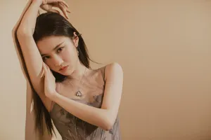 张慧雯雾蓝纱裙性感写真_2