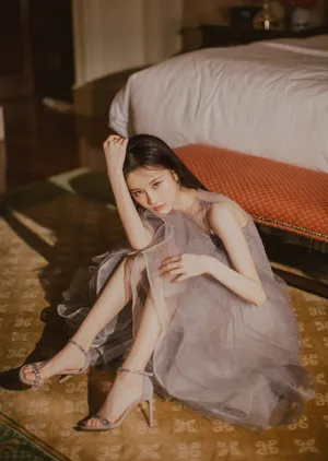张慧雯雾蓝纱裙性感写真_5