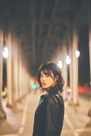 王梓薇优雅浪漫夜景写真图片_7