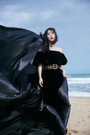李菲儿礼裙红唇性感写真图片_5