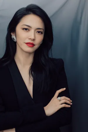姚晨黑色西服优雅性感图片