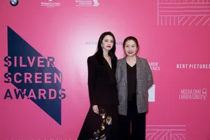 姚晨黑色西服优雅性感图片_4