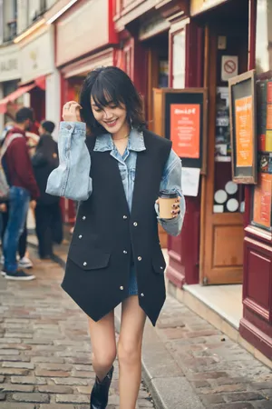 王梓薇灵动少女风街拍图片_6