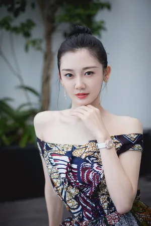 苗苗抹胸裙性感优雅写真图片_6