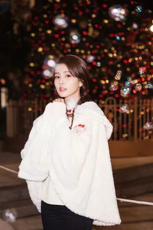 白鹿双麻花辫甜美写真图片_2