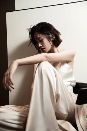 唐艺昕湿发吊带裙性感写真图片_7