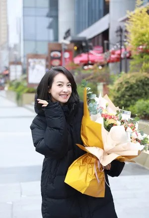 宋茜《他其实没有那么爱你》杀青照图片