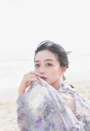 何泓姗蝴蝶裙优雅写真图片_3