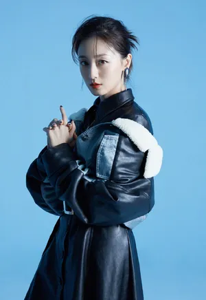 叶青酷美机车风写真图片