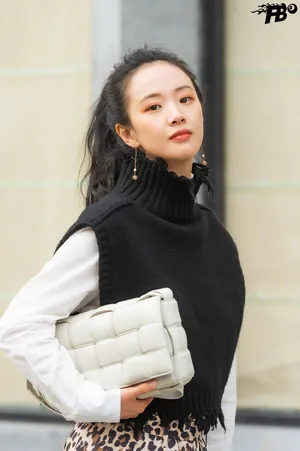 李梦时髦个性街拍图片