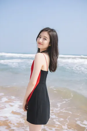 李兰迪灵动优雅海边写真图片_1