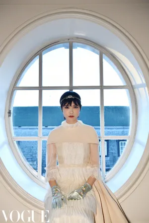 李宇春白裙优雅写真图片_3