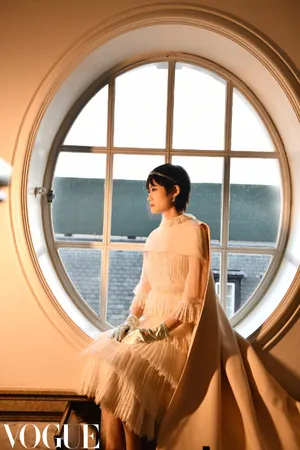 李宇春白裙优雅写真图片_5