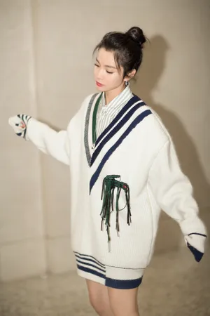 李冰冰白毛衣暖冬美照图片_3