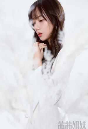 曹曦月纯白浪漫杂志写真图片_3