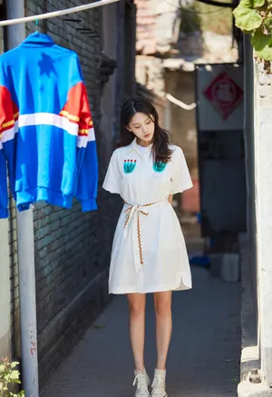 王子璇轻甜少女风街拍图片_3