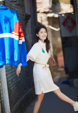 王子璇轻甜少女风街拍图片_7