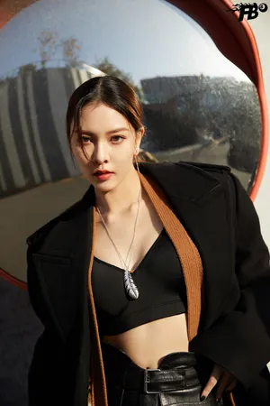 宋妍霏酷美露脐性感写真图片_4