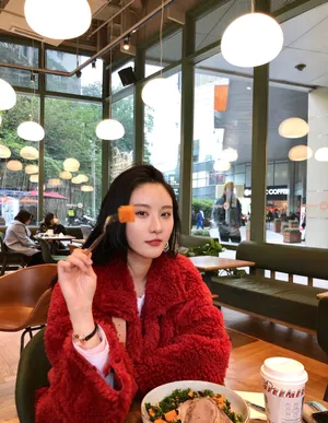 刘丁菡清新靓丽街拍图片_2