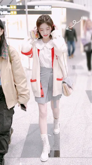 鞠婧祎温柔甜美街拍图片