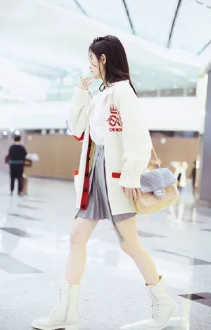 鞠婧祎温柔甜美街拍图片_4