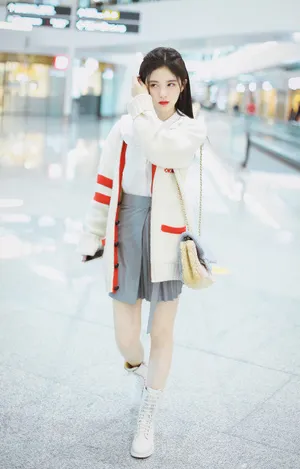 鞠婧祎温柔甜美街拍图片_6