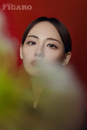 张嘉倪性感妩媚时尚写真大片_4