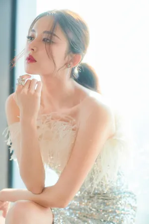 古力娜扎毛绒亮片裙仙气写真图片_8
