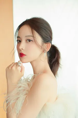 古力娜扎毛绒亮片裙仙气写真图片_11