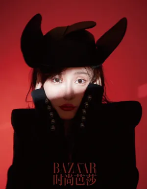 热依扎美艳光影写真图片