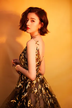宋祖儿金叶露背纱裙性感写真图片_3