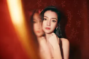 angelababy金属抹胸裙写真图片_4
