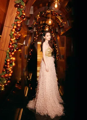angelababy金属抹胸裙写真图片_6