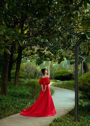 宋茜油画红礼裙复古写真图片_9