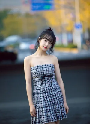 宋茜蓝发短裙性感写真图片
