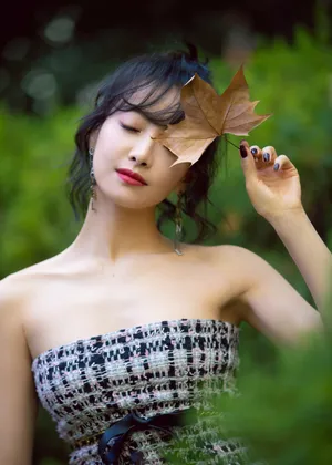 宋茜蓝发短裙性感写真图片_4