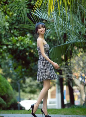 宋茜蓝发短裙性感写真图片_5