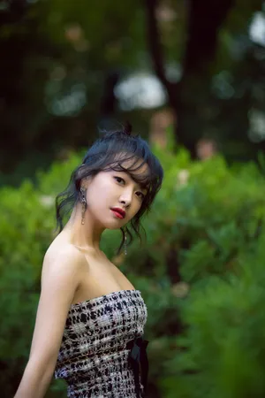 宋茜蓝发短裙性感写真图片_6