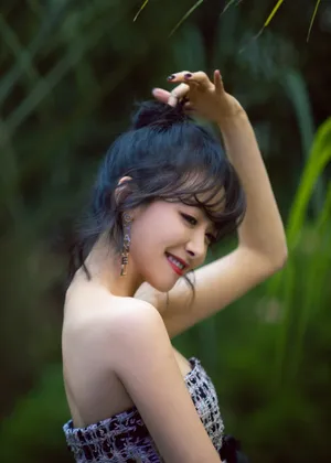 宋茜蓝发短裙性感写真图片_7