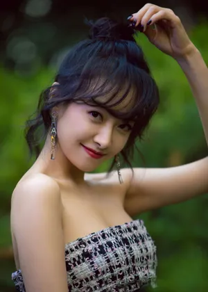 宋茜蓝发短裙性感写真图片_8